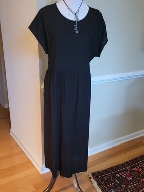 Source Unknown Black Short-Sleeve Midi Dress NWOT